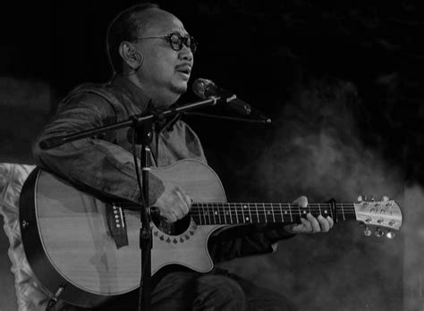 Fm c sungguh ku ingin kau tahu g am dm g aku rindu. Chord gitar Ebiet G.ade - kepadamu aku pasrah - Mahir Musik