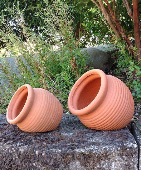 Use These Terra Cotta Planters To Create A Serene Garden Oasis Outdoors