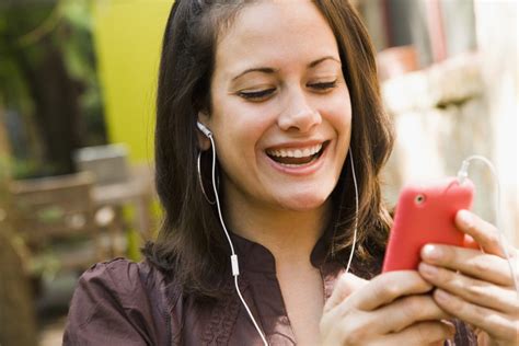 hearing loss risk increases with earbud usage listening to loud sounds with earbuds on