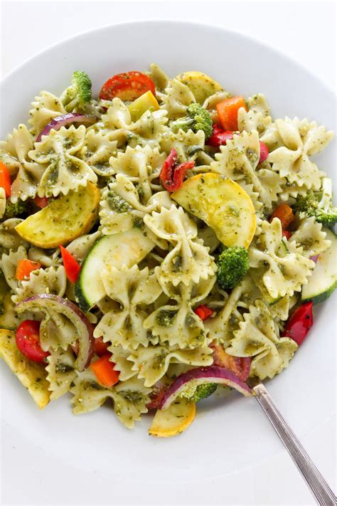 Maybe you would like to learn more about one of these? 20-Minute BLT Easy Pasta Salad - Baker by Nature