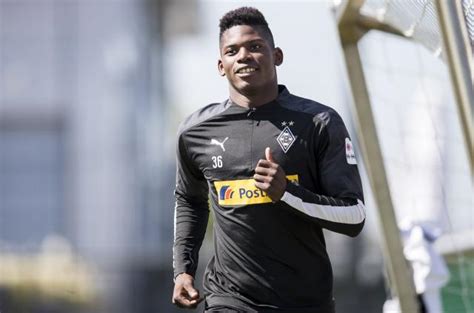 Breel embolo plays for the switzerland national team in pro evolution soccer 2021. Breel Embolo Kinder - Thinking Meme