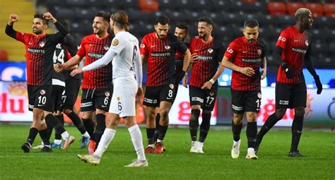 Ligin ilk yarısında sivas'ta oynanan. Gaziantep FK'de Sivasspor maçı öncesi 6 eksik - TRT Spor ...