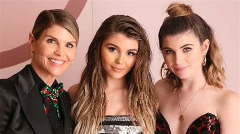 But the hopes of lori loughlin's daughter olivia jade were dashed when federal prosecutors released a photo showing her on a rowing machine which is evidence in the case against her parents who have been charged in the college admission scandal. Prosecutors release infamous rowing photos of Lori ...