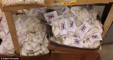 Dirt aficionados call it white clay, and it is supposedly the premium edible dirt. Why do people eat soil? - frudgereport294.web.fc2.com