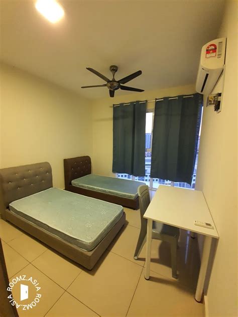 It is operated under the kelana jaya lrt system network as found in the station signage. Ara Damansara 私人浴室的大房 Master room with private bathroom ...