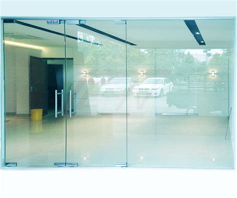 Why Choose Frameless Glass Door For Your Commercial
