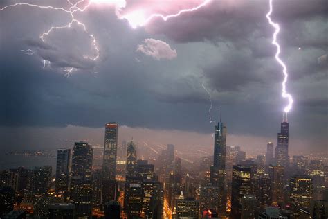 Stunning Photo Of Lightning Striking The Willis Tower In Chicago