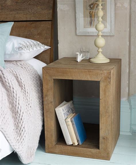 20 Modern Minimalist Bedside Table