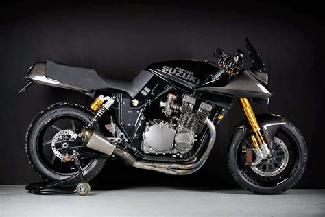 When we heard that motohangar had ripped the bodywork off a suzuki katana, we were dismayed. SUZUKI KATANA GSX1000 CARBON - RocketGarage - Cafe Racer ...