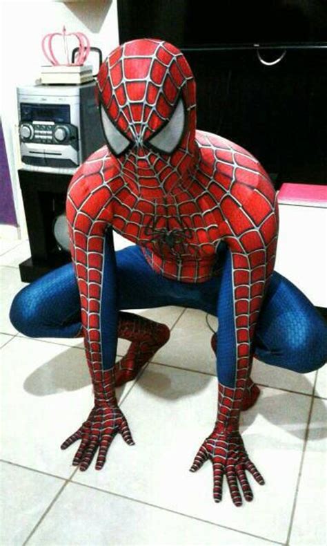 Offrez la possibilité à votre petit garçon de revêtir le costume noir du mythique spiderman ! deguisement spiderman replica - Tous les déguisements