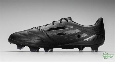 Fotbollsaffären säljer adidas fotbollsskor till bra priser. Adidas snabbaste fotbollsskor i svart och vitt läder