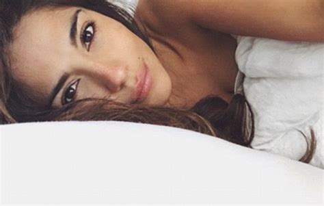Pia Miller Shows Off Blemish Free Complexion And Luscious Long Locks In Selfie Daily Mail Online