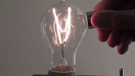The Electricity And Magnetism Light Bulb Demo Will Light Up Minds