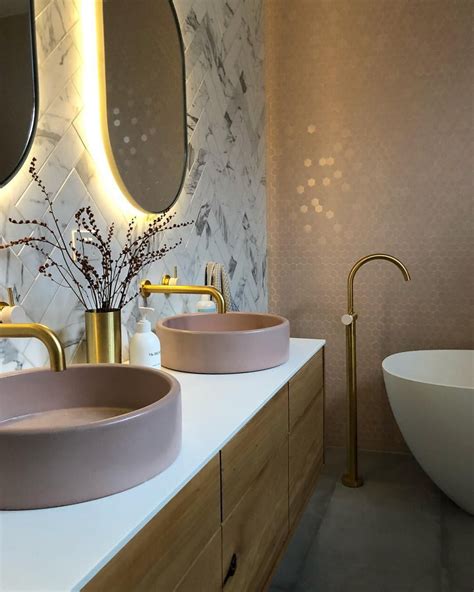 The fixtures, the modern design—everything is simply on point. 12 Brilliant Bathroom Light Fixture Ideas | Bathroom ...