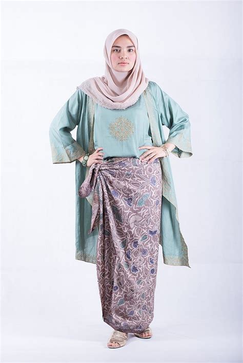 Kebaya brokat modern sarung lagosi : how to wear sarung/ kain batik ala ria miranda | batik ...