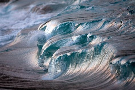 Photographs of Ocean Waves Frozen in Time by Pierre Carreau