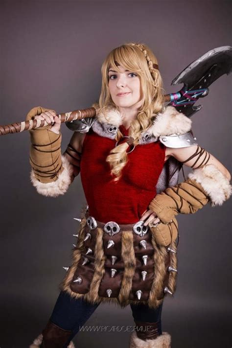 Awesome Astrid Cosplay From “how To Train Your Dragon 2″ Astrid