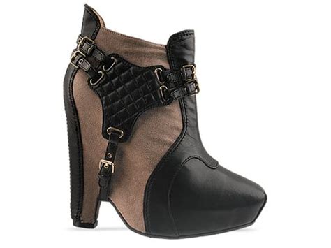 The Pretty Pink Arsenal: These Boots Are Made For Rockin'...