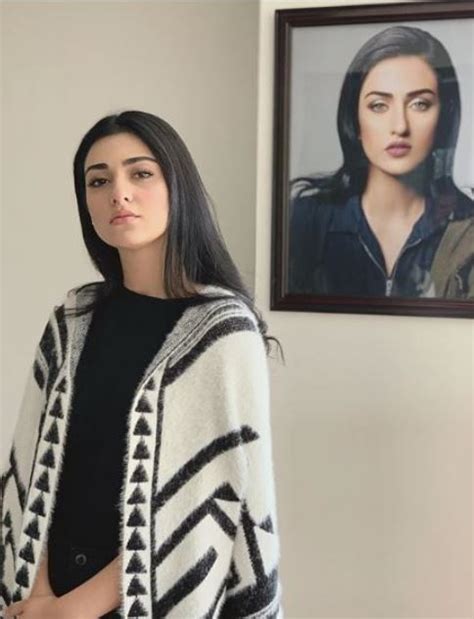 Sarah Khan Appeared In Her Latest Drama Sabaat With Attractive Style And Viewers Just Love Her
