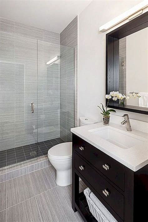 If you are wondering how do i decorate a small bathroom, don't miss these modern bathroom ideas on a budget. 60 Good Small Master Bathroom Ideas | Modern small ...