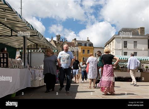 Cirencester Market Square Stock Photo Alamy