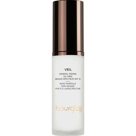 Bagi orang dengan kulit kombinasi, menemukan primer yang pas mungkin sedikit tricky.untuk itu, kami akan membahas produk primer terbaik untuk kulit kombinasi. 9 Rekomendasi Produk Makeup untuk Kulit Berminyak
