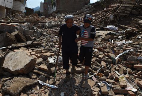 เกิดแผ่นดินไหวรุนแรง 2 ระลอกในจีน โดยครั้งแรกวัดความแรงได้ 6.4 แมกนิจูดที่มณฑลยูนนานทางตะวันตกเฉียงใต้เมื่อช่วงกลางดึกวันศุกร์ (21 พ.ค.) ตามมา. แผ่นดินไหวจีน พบแล้ว 615 ศพ เตือนรับมือเชื้อโรคระบาด