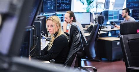 De oorzaak is gevonden en het bleek om een storing in de computer te gaan. Verkeersleiding ontwerpt basisdienstregeling in verband ...