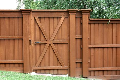 Building a wooden gate for your garden fence is easy, provided you buy quality materials and use building a fence gate is not the most complex woodworking project, but there are a few things that. Wood Fences | Craftsman Fencing | Virginia Beach, Norfolk ...
