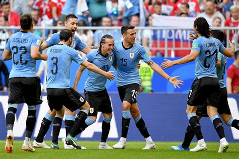 A camisa da seleção do uruguai é o uniforme titular da seleção uruguaia para 2018, fabricada pela puma, é uma ótima opção para jogos e dia a dia. Uruguai vence Rússia por 3 a 0 e fica em primeiro no grupo A