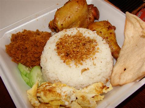 Sambel nya enak dan ga begitu kerasa bawang. E-Catering: Menu Makanan