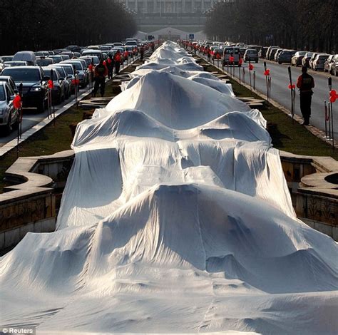 Here are some gorgeous and breathtaking examples. World's Longest Wedding Dress Train (Almost 2 Miles Long) | Bit Rebels