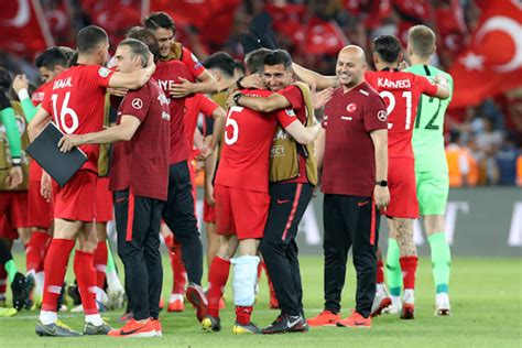 A milli futbol takımı'nın euro 2020 elemelerinde i̇zlanda ve andorra ile oynayacağı maçların aday kadrosu milli takım kadrosu açıklandı. Türkiye A Milli Takım'ın Arnavutluk ve Fransa maçları aday ...