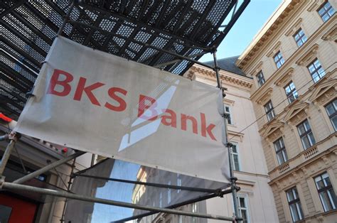 At the office, from home, or when on the go. 15 Millionen Euro: Bank Austria will BKS Vorstand klagen