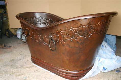 Custom ofuro japanese tubs, single wooden bathtubs, double wooden bathtubs, shower enclosures and more are available. Copper and Brass Hand Made Bathtubs