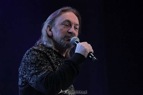 Znany z występów w zespole muzyki rockowej tsa, którego jest członkiem z przerwami od 1981 roku. Marek Piekarczyk wystąpił w Ostrołęce ZDJĘCIA