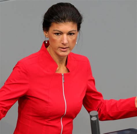 Sahra wagenknecht, spitzenkandidatin die linke, stellt sich den fragen von. Kanzlerkandidatenfrage: Sahra Wagenknecht warnt die SPD ...
