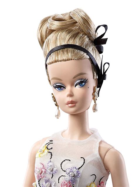 Mattel Barbie Dgw56 Barbie Fashion Model Collection Glam Dress Amazon De Spielzeug Barbie