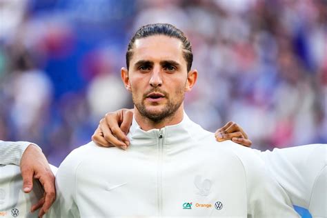 manchester united holding talks with adrien rabiot over transfer