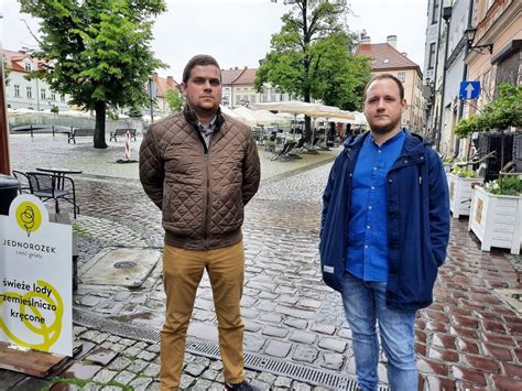 Po ostatnich wydarzeniach koło częstochowy kiedy to na okolice zszedł lej, o którym nikt nie ostrzegał. Czy takie będzie całe to lato? Łowcy Burz o pogodzie