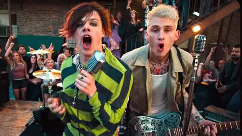 Yungblud Brings Machine Gun Kelly On Stage At Vans Warped Tour Strife Mag