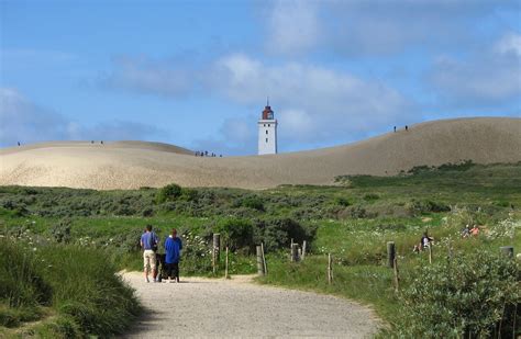 rubjerg knude fyr latarnia w morzu piasku via skandynawia