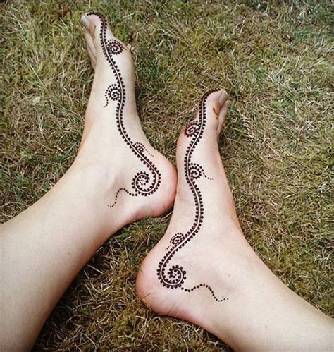 Simple Henna Foot Tattoo