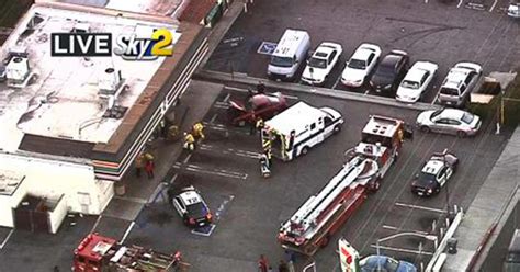Vehicle Crashes Into 7 Eleven In Gardena Cbs Los Angeles