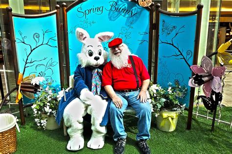 Santa Meets Up With The Easter Bunny Santa Claus Pinterest