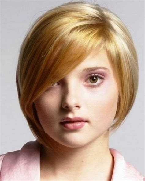 Saat ini model rambut bob tidak hanya untuk yang berambut lurus tapi juga bagus untuk yang punya rambut bergelombang atau keriting. Model Rambut Bob Nungging