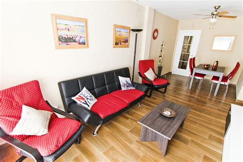 Promofincas le ofrece este bonito y amplio piso en alquiler. Alquiler piso moderno cerca de la playa La Pineda. PINEDA3