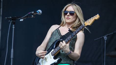 rocker liz phair dives deep into memory an emotion in horror stories her new book of essays