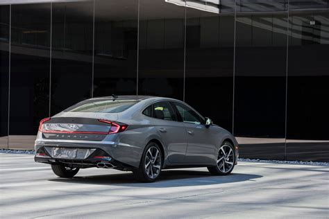 Edmunds also has hyundai sonata pricing, mpg, specs, pictures, safety features, consumer reviews and more. 2020 Hyundai Sonata: Right On The Money (Again)