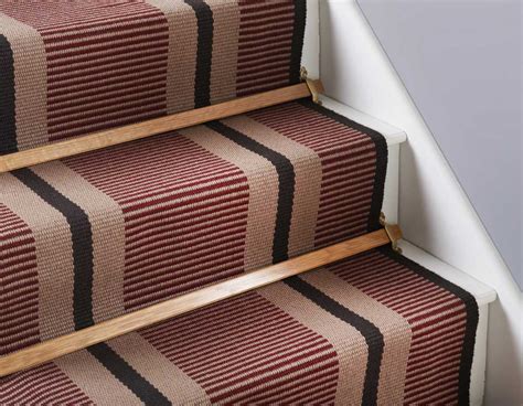 If you have ever wondered how to install stair runner carpet around a corner, hopefully you will find some answers here. Cool Carpet Runners For Stairs — Home Design By John from ...